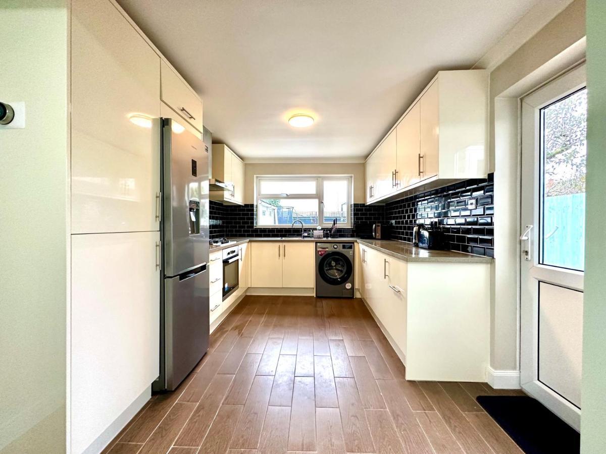 Spacious 3 Double Bedroomed House In Бістер Екстер'єр фото
