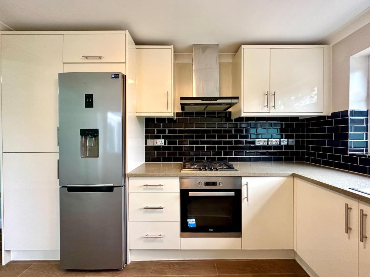 Spacious 3 Double Bedroomed House In Бістер Екстер'єр фото